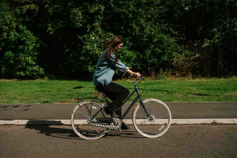 Présentation d'une photo pratiquant le vélo pour quel sport pour maigrir