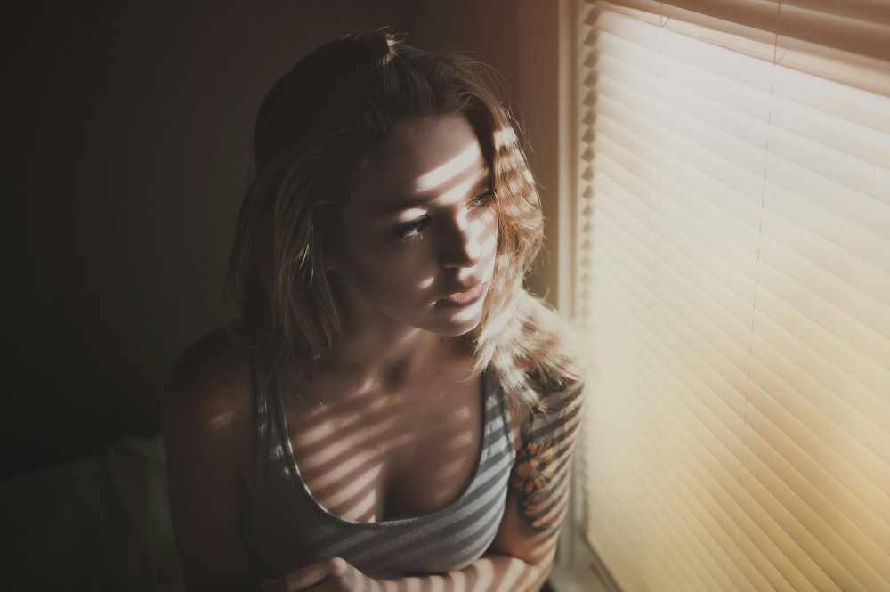 Femme avec problème sécheresse vaginale