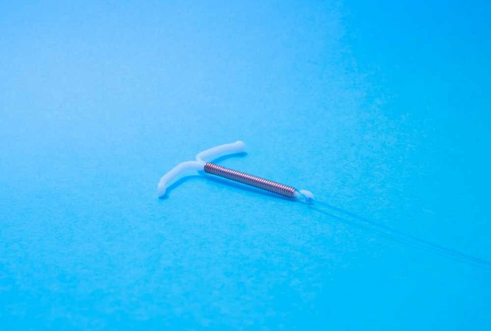 Stérilet cuivre ou hormonal : Effets secondaires, douleur et avis