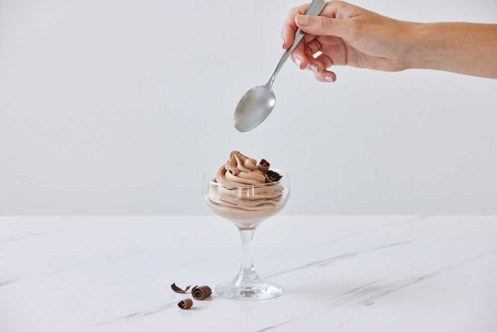 Recette végétalienne mousse au chocolat à base de jus de pois chiche