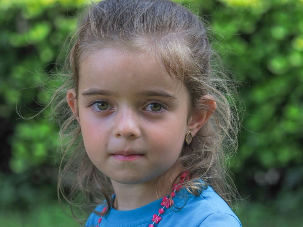 Patch pour oreilles décollées utilisé par la petite fille