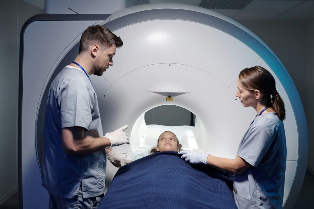Différence entre I.R.M et scanner : Tout comprendre sur ces examens