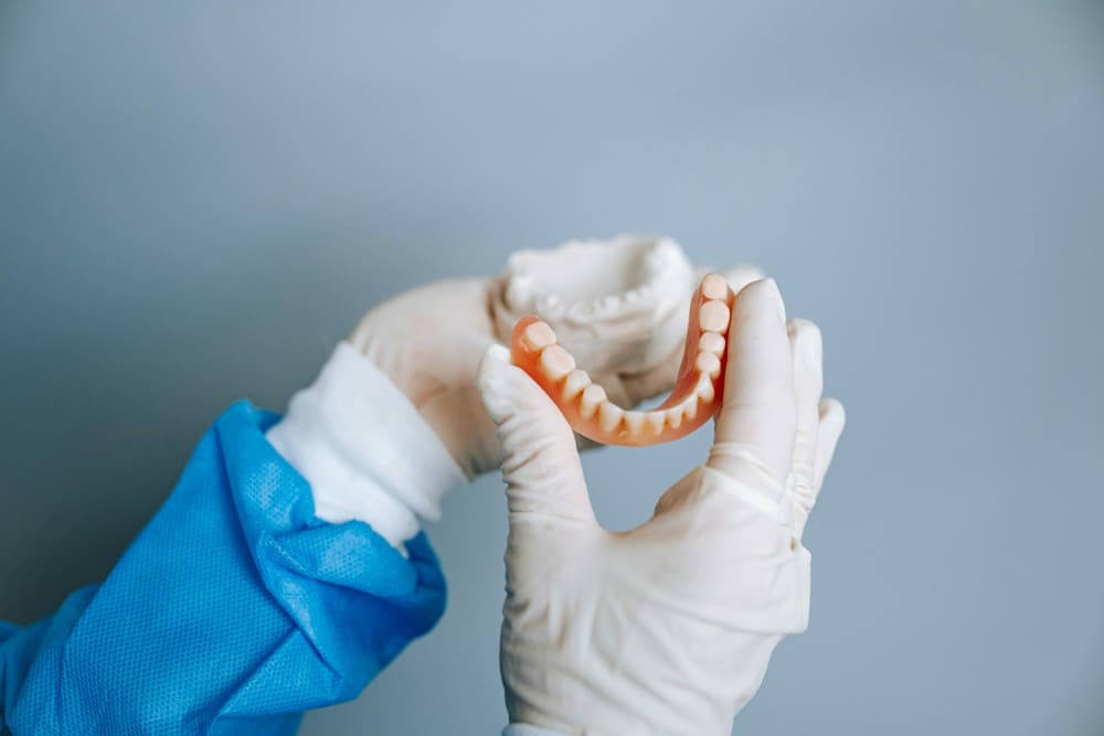 Fausse dent dentier et moule