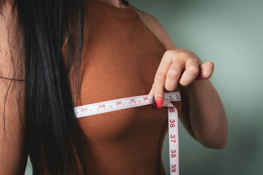 Augmentation mammaire après la grossesse : Quand envisager l&rsquo;intervention ?