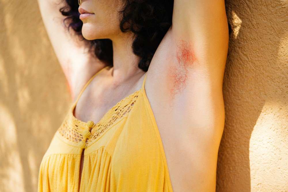 Photo femme pour ganglion sous l'aisselle