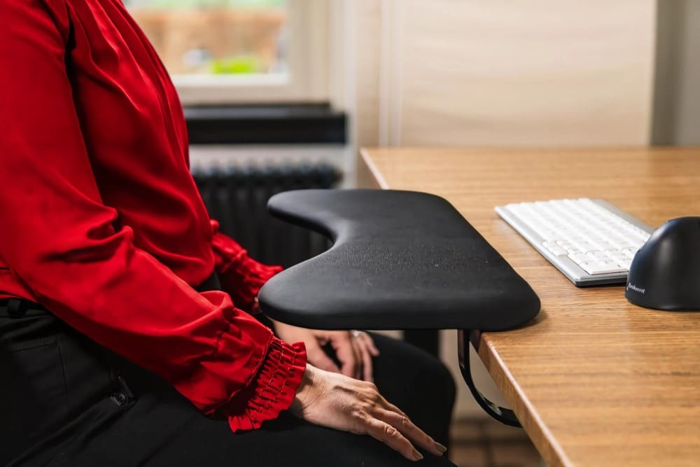 Bureau bois avec repose-bras ergonomique