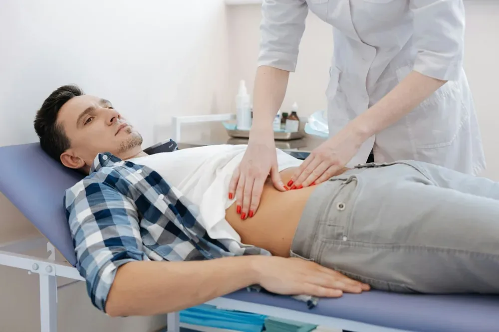 Appendicite : où se situe la douleur et quels sont les premiers symptômes ?