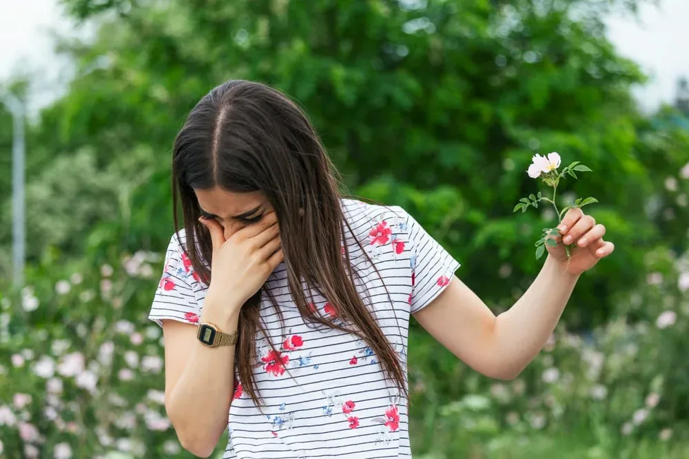 Signification des éternuements : Causes et comment les soulager ?