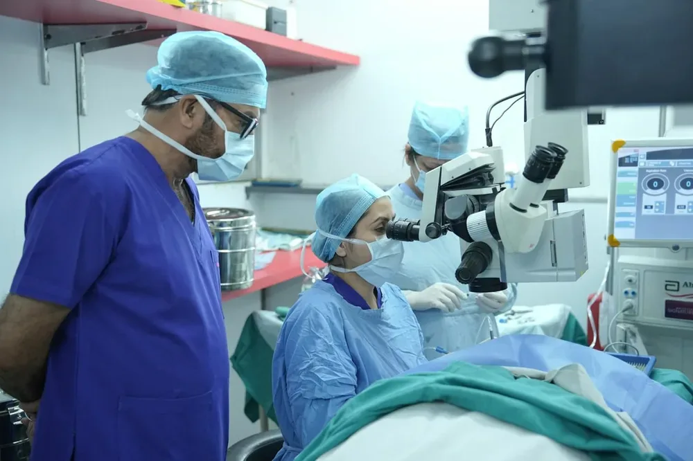 Opération des yeux au laser : Pourquoi la faire et combien de temps prévoir ?